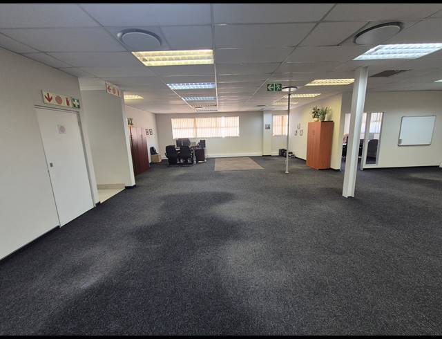 2,341M² WAREHOUSE TO LET IN LONGMEADOW